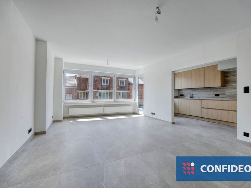 Aan de standsrand van Tongeren bevindt zich dit volledig vernieuwde appartement, afgewerkt met kwalitatieve materialen en een eigentijdse uitstraling.
