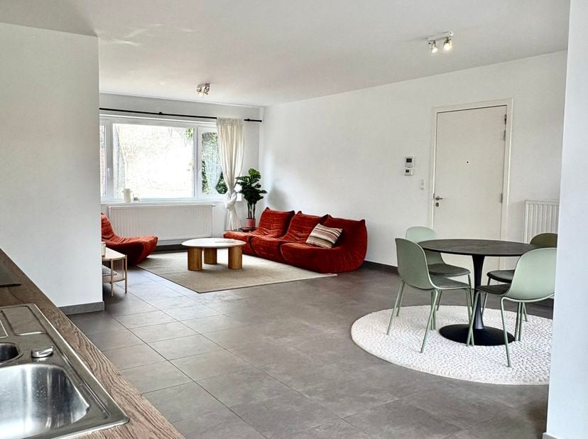 Modern 2-slaapkamer appartement met terras op toplocatie!<br />
Ben je op zoek naar een instapklaar appartement op een uitstekende ligging in Gent? Da