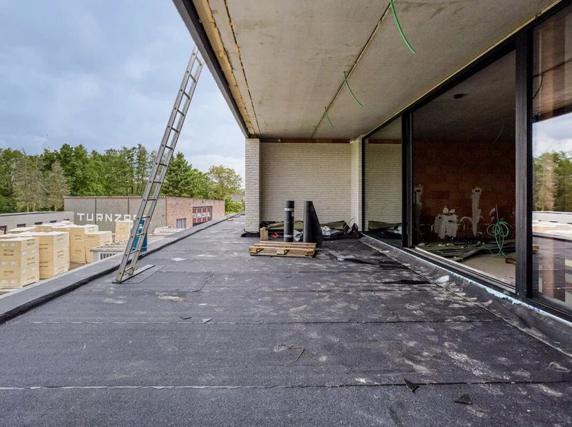 03 EXCLUSIEF GELIJKVLOERS NIEUWBOUWAPPARTEMENT MET 2 SLPKS EN RUIME TUIN IN LINKHOUT<br />
In het exclusieve nieuwbouwproject "Zwart Water" vindt u di