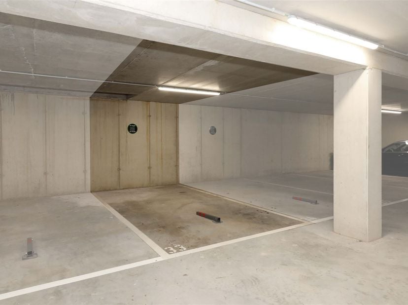 Autostaanplaats midden in het centrum van Hoeselt! <br />
<br />
Midden in de gezellige dorpskern van Hoeselt bevindt zich het gloednieuwe project r