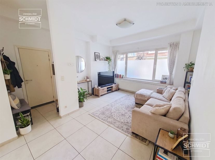 IMMOSCHMIDT (Ref. 29849) - ELSENE -  Appartement van 60 m² dat een opknapbeurt nodig heeft, gelegen op de begane grond van een klein gebouw met 3 verd