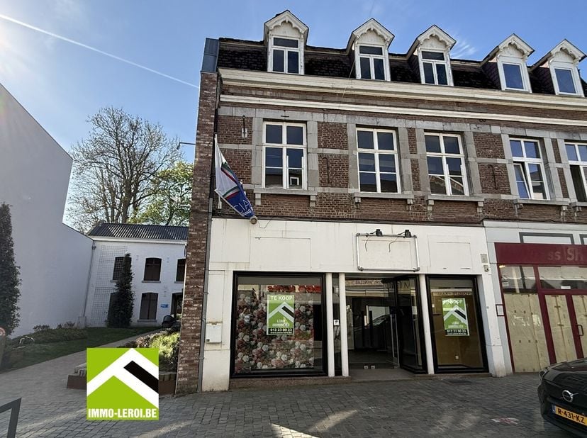 Bekijk dit pand rechtstreeks op de site van Immo Leroi: https://www.immo-leroi.be/pand/kopen-commerciele-winkel-winkelruimte-tongeren/7574758?<br />
G
