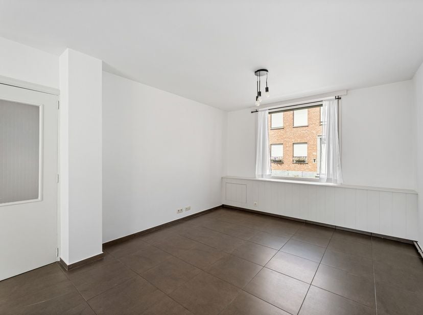 In de Krekelmotestraat in Izegem, vlakbij het shoppingcentrum in Izegem, bevindt zich deze instapklare verzorgde woning.&amp;nbsp;<br />
<br />
De woning,