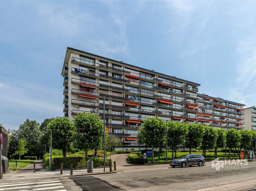 Te moderniseren appartement (80 m²) met 1 slaapkamer en 2 terrassen in Merksem<br />
In de Nieuwdreef woon je centraal op een boogscheut van de Breda