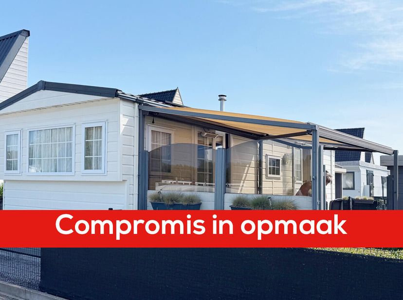 Uitzonderlijk ruim perceel met recente stacaravan - voorzien van alle luxe en comfort! Gelegen in het vakantiedomein Dunepark op 800m van de zee. Dome