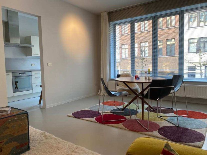 Stijlvol gerenoveerd appartement met 2 slaapkamers en gezellig terrasje op het Zuid <br />
Indeling:<br />
Dit appartement ligt op de 1ste verdieping