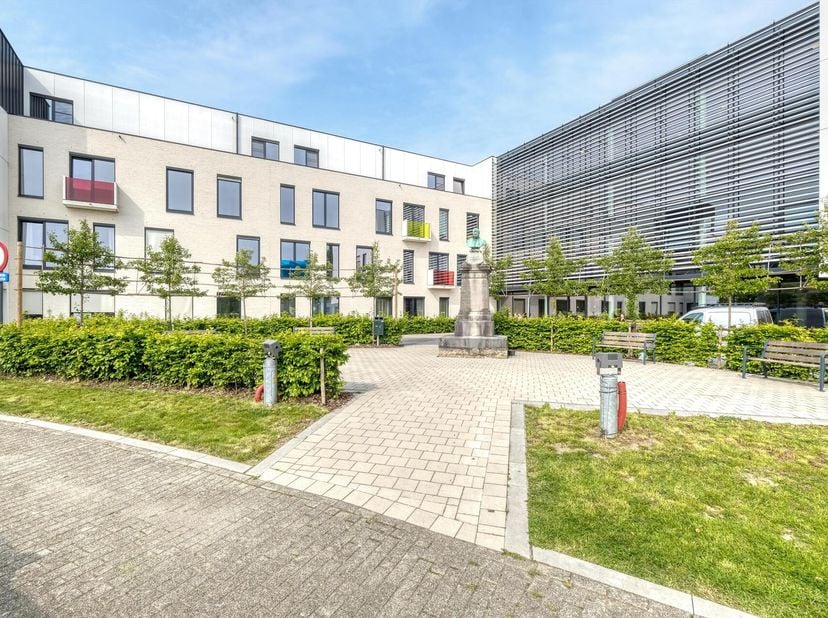 Zorgeloos wonen of beleggen in het centrum van Tienen?<br />
De site "De 2 Poorten" heeft een uitstekende ligging in een residentiële wijk in het stad