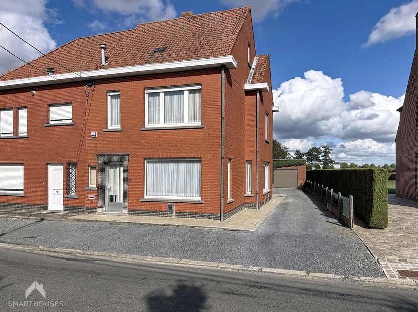 Huis te koop in Hulstersestraat 156,
                    8710 Ooigem