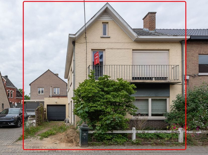 MAISON IDÉALEMENT SITUÉE -<br />
VILLE D'ALOST - douzième section: Erembodegem - deuxième section:<br />
Une maison avec dépendances, située sur un te