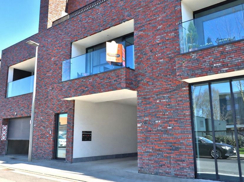 Bel-étagewoning in Residentie Vlaskaai<br />
Een bijzondere woonvorm op een bijzondere rustige locatie.<br />
De leie is er op enkele passen en zorgt