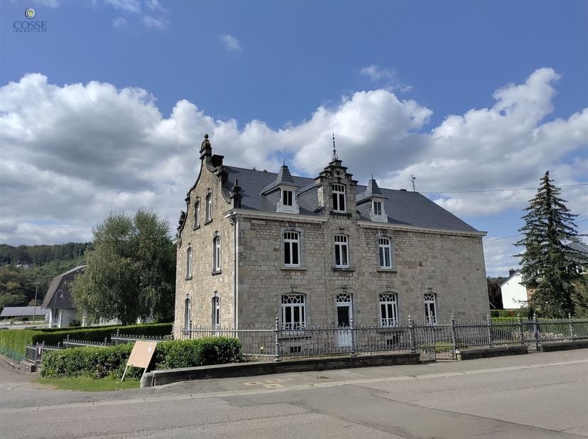 À vendre : Superbe maison bourgeoise avec grand terrain et fort potentiel de développement <br />
Découvrez cette élégante maison bourgeoise idéaleme