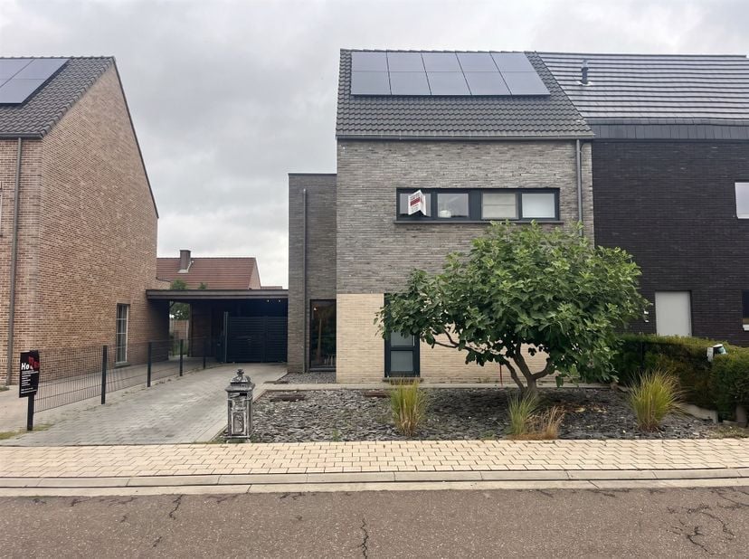 Huis te huur in Kempstraat 27,
                    2440 Geel