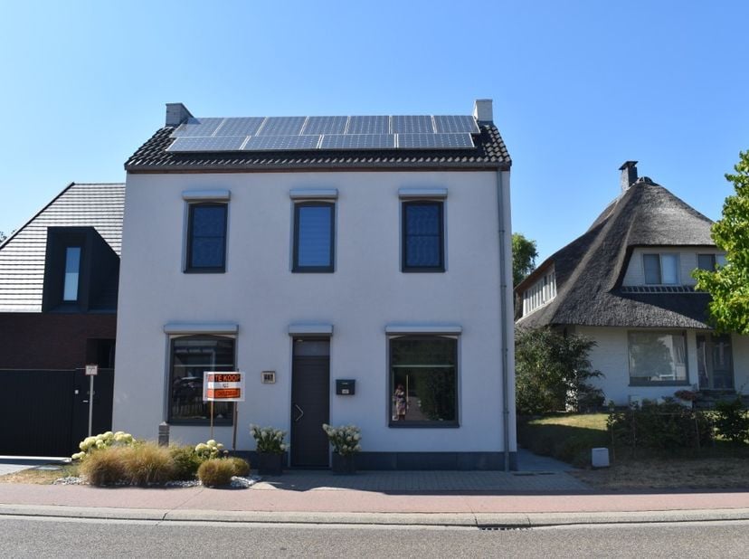 Charmante, energiezuinige woning in Hasselt!<br />
Bent u op zoek naar de perfecte balans tussen landelijk wonen en een strategische toplocatie? Deze