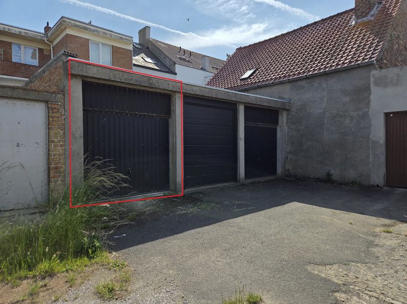 Garage te koop in Buurtspoorwegstraat bus G3,
                    8450 Bredene