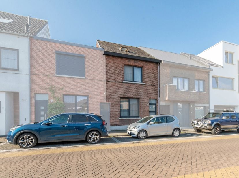 Nette en instapklare woning op een gunstige ligging te Schelle.<br />
Bent u op zoek naar een verzorgde woning op een vlot bereikbare locatie? <br />