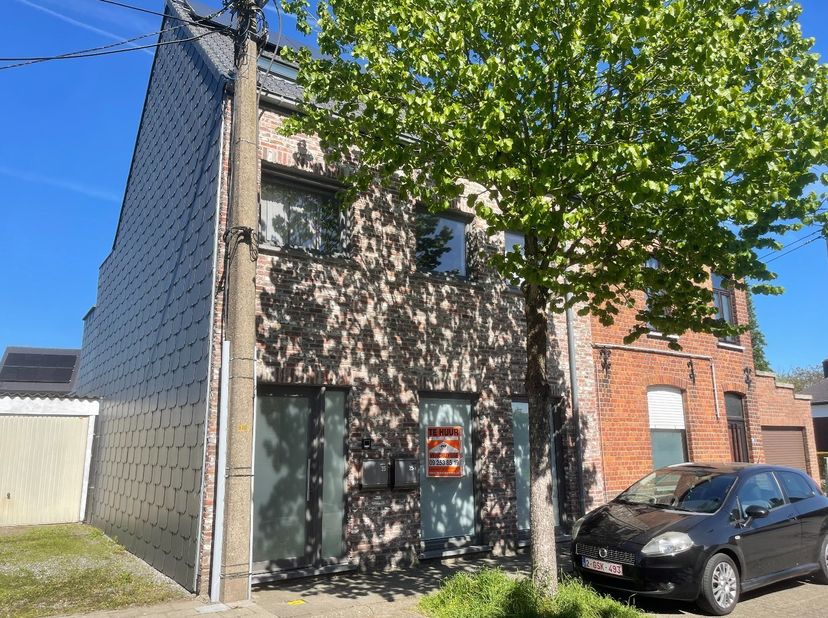 Dit gelijkvloersappartement is gelegen in een rustige wijk nabij het centrum van Waarschoot. In de nabije omgeving zijn er tal van faciliteiten (winke