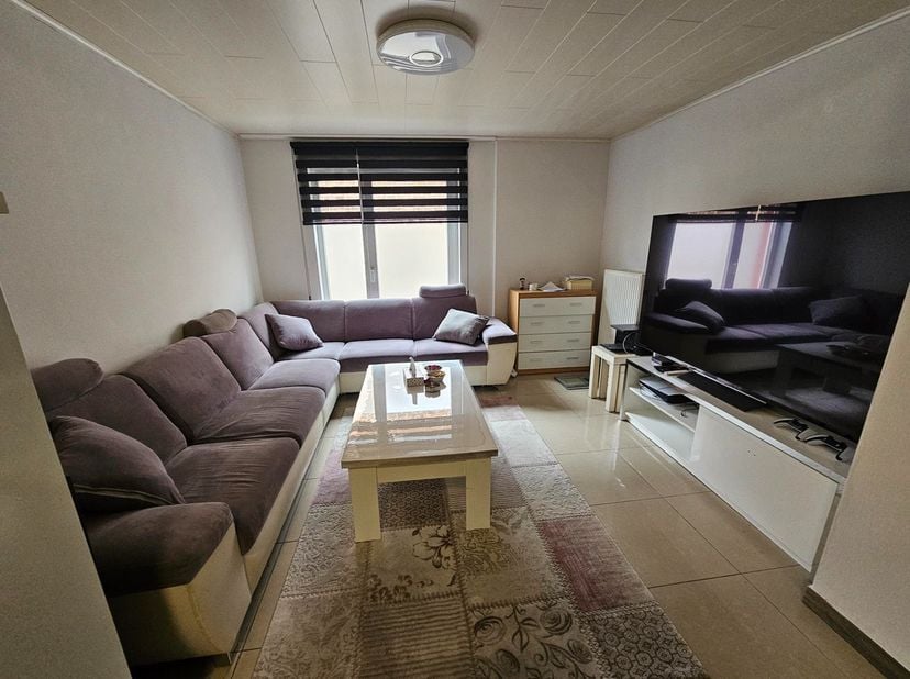 Appartement op het gelijkvloers nabij het centrum van Maasmechelen. <br />
Het appartement bestaat uit een leefruimte met open keuken, badkamer met do