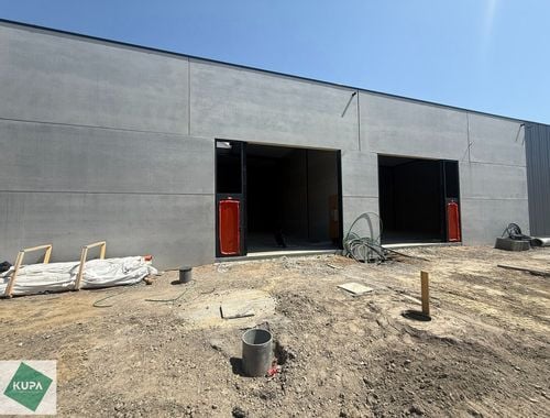                                         Bedrijfsgebouw te huur in Anzegem, € 875

