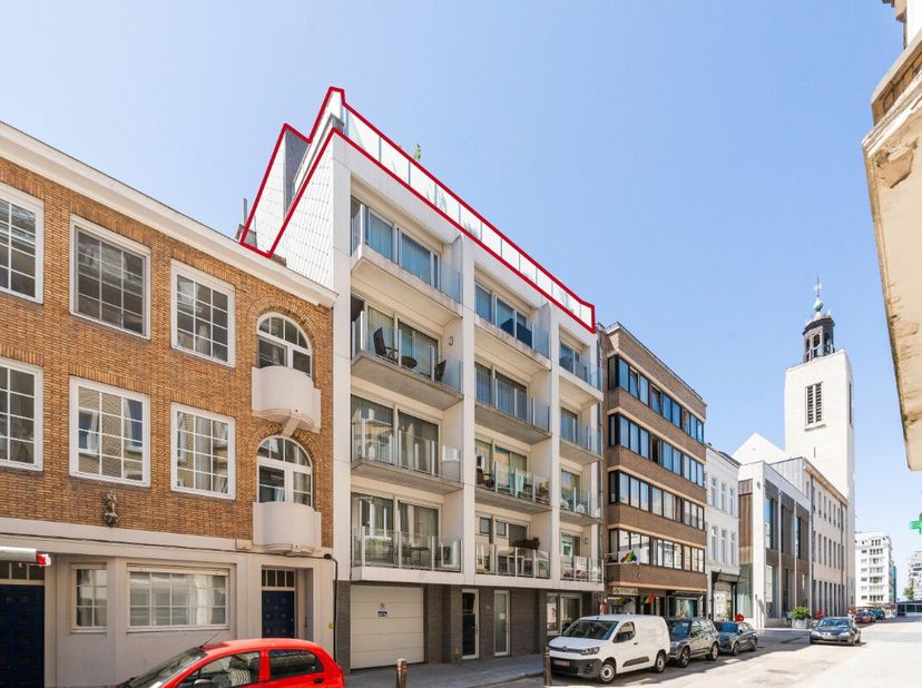 À vendre : penthouse prêt à emménager avec 2 terrasses au cur d'Ostende Découvrez ce penthouse prêt à emménager, idéal comme résidence principale, rés