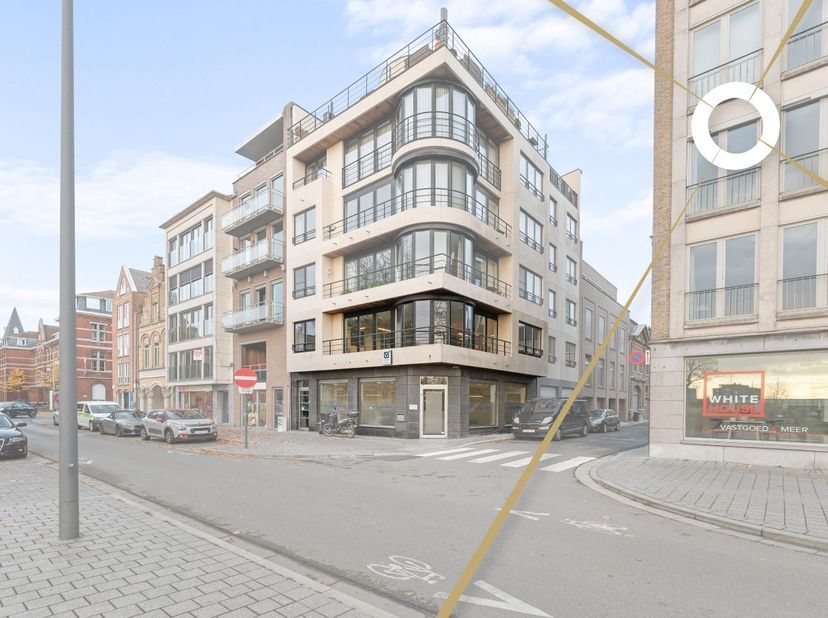 Interessante investeringsopportuniteit op toplocatie in Ieper!<br />
<br />
Bent u op zoek naar een zorgeloze investering met een onmiddellijk rendeme