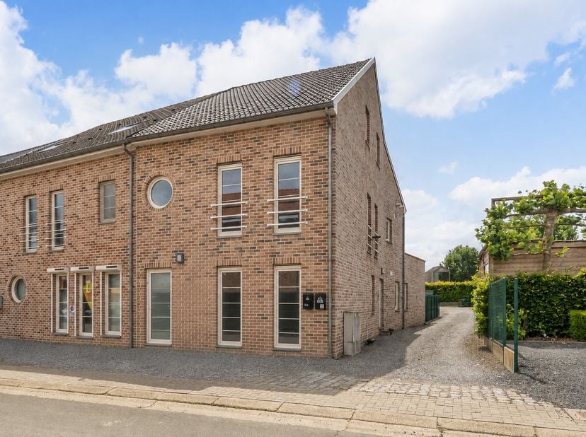 Appartement à louer
                    à 3870 Heers