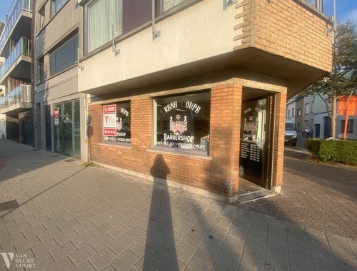                                         Handelsgelijkvloers te huur in Oostende, € 685
