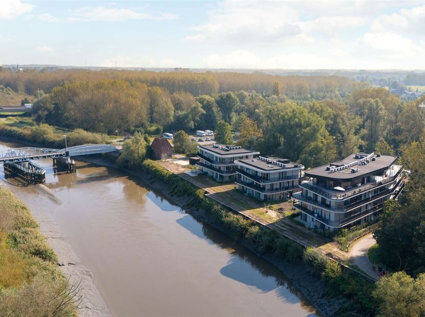 Prachtige assistentiewoning gelegen midden in het groen te Hamme<br />
Ontdek deze prachtige assistentiewoning (163,10m²) op een unieke locatie te Ha