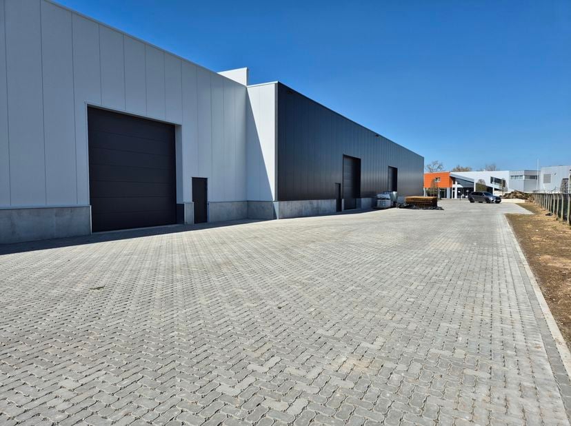Op het Industrieterrein Jagersborg starten binnenkort de bouwwerken van dit representatieve KMO-project. Er zijn 9 KMO-units voorzien waarvan er 2 ove