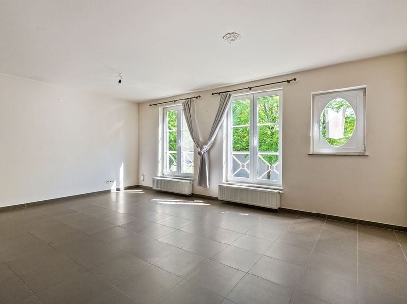 Appartement clé en main de 2 chambres à coucher avec abri de voiture et terrasse spacieuse<br />
Situation : Situé dans le centre d'Oevel, à quelques
