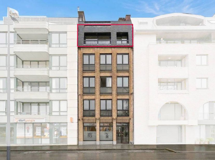 Droomt u van een lichtrijk appartement met één van de mooiste zichten van Ieper?<br />
Dit prachtig instapklare appartement op de 4de verdieping biedt