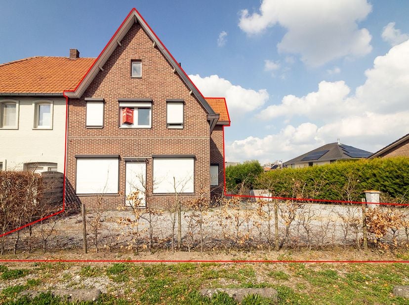 OP TE FRISSEN WONING - <br />
GEMEENTE AS - eerste afdeling - <br />
 <br />
Een woonhuis op en met grond en alle verdere aanhorigheden, gelegen ter p