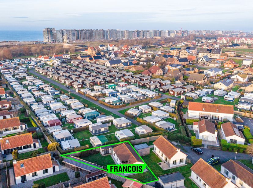 Ce logement de vacances est situé dans le calme et verdoyant Krokopark, au Westendelaan 162 (maisonnette 22), et constitue une belle opportunité pour