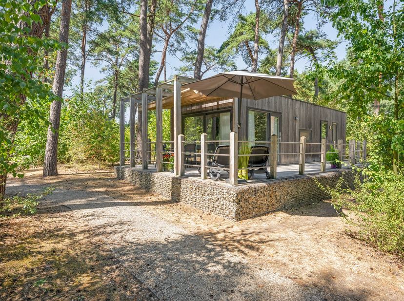 Droomt u van een eigen plekje midden in de natuur waar u op elk moment naartoe kunt?<br />
Dan is deze prachtige vakantiewoning op EuroParcs Hoge Kemp