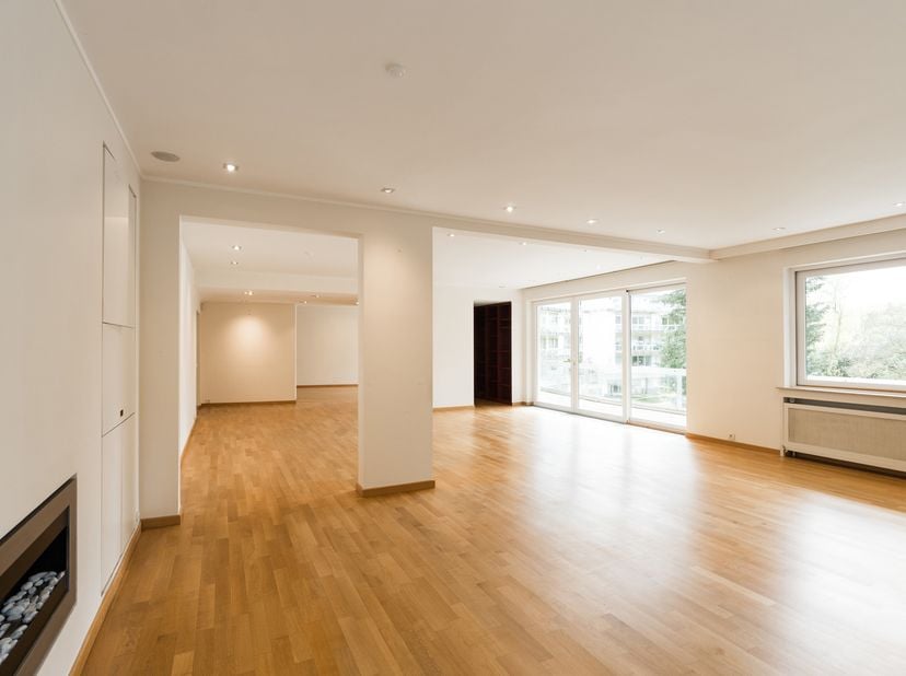 Ukkel, Langeveld – Tussen Cavell en Floride, APPARTEMENT (4slk/3badk) van ca. 300m², TERRAS van ca. 27m², 2 PARKINGS (optioneel). Gelegen op de 1e ver