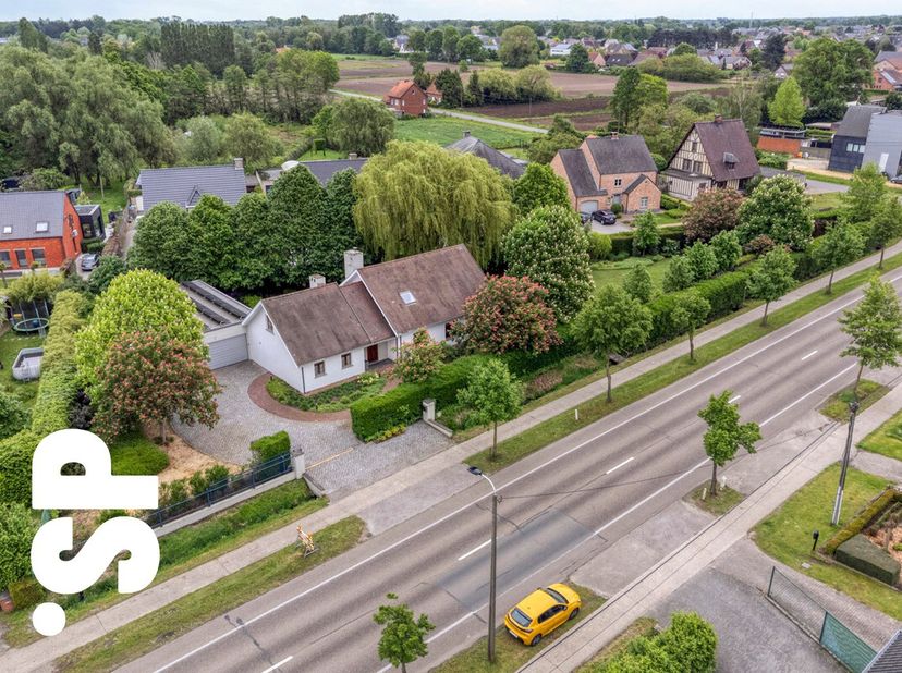 Huis te koop in Dr.-Van de Perrestraat 367,
                    2440 Geel