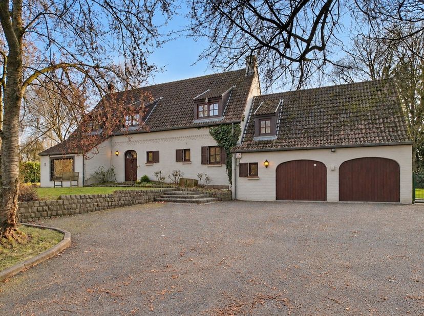 Huis te koop in ,
                    1380 Couture-Saint-Germain