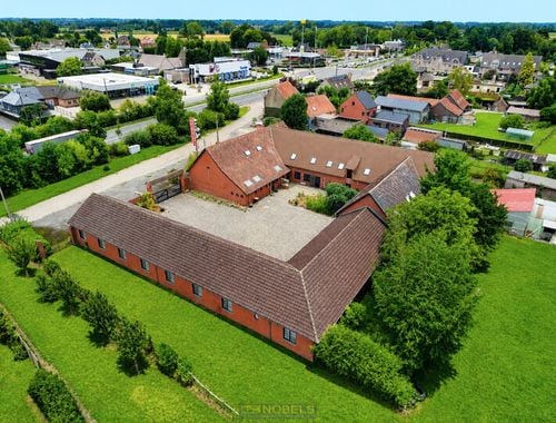                                         Bâtiment d’entreprise à vendre à Huise, € 1.100.000
