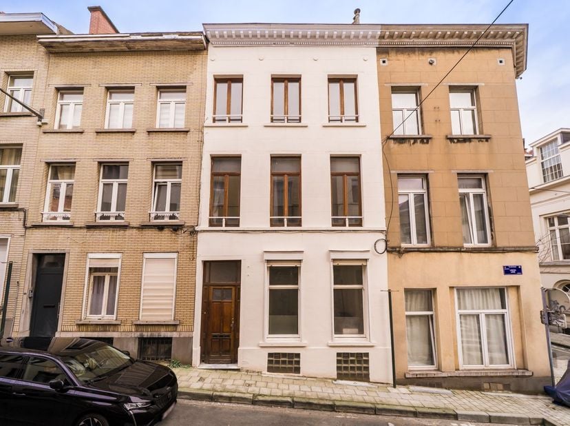 Charmante gerenoveerde gezinswoning met 4 slaapkamers nabij de Europese instellingen.<br />
Gelegen in Sint-Joost-ten-Node, op een uitstekende locati