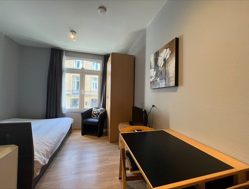                                         Flat te koop in Brussel, € 180.000
