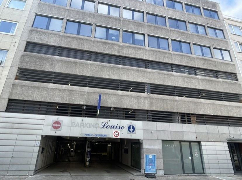 Garage à vendre à rue de Livourne 11,
                    1050 Ixelles