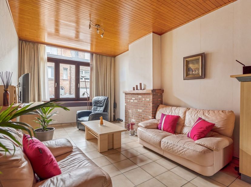Ligging:<br />
Deze woning is gelegen op de Oude Baan 28. Een rustige straat die gemakkelijke toegang geeft tot winkels, horeca, scholen en openbaar