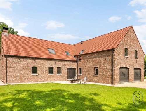                                         Villa te koop in Evregnies, € 899.000
