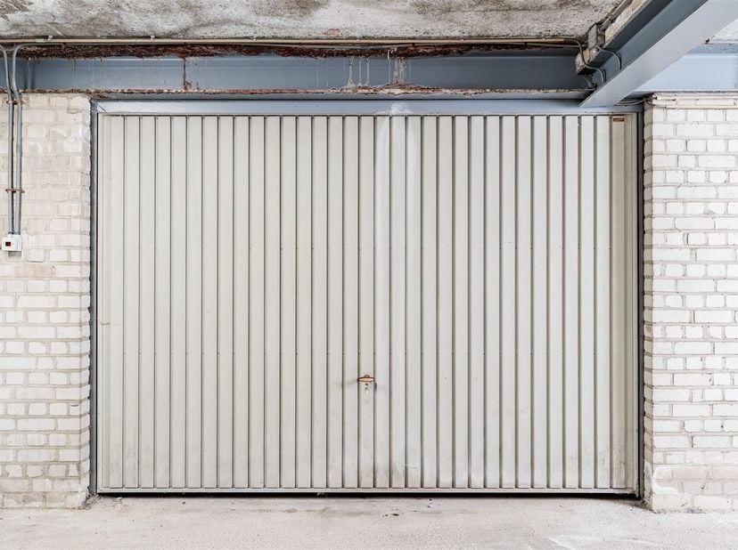 Garagebox te koop in hartje Hasselt <br />
<br />
Op zoek naar een veilige parkeerplaats of extra opslagruimte in het centrum van Hasselt? Deze goed