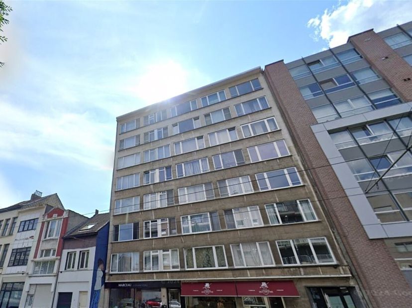 Gerenoveerde studio op toplocatie in Berchem te huur!<br />
Ligging: De studio heeft een centrale ligging in hartje Berchem, waardoor alle benodigde f