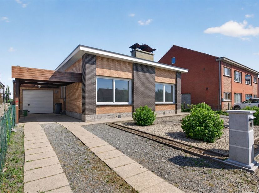 Instapklare, smaakvol gerenoveerde bungalow met 2 slaapkamers en prachtig weids uitzicht<br />
Op zoek naar een instapklare woning waar u meteen kunt