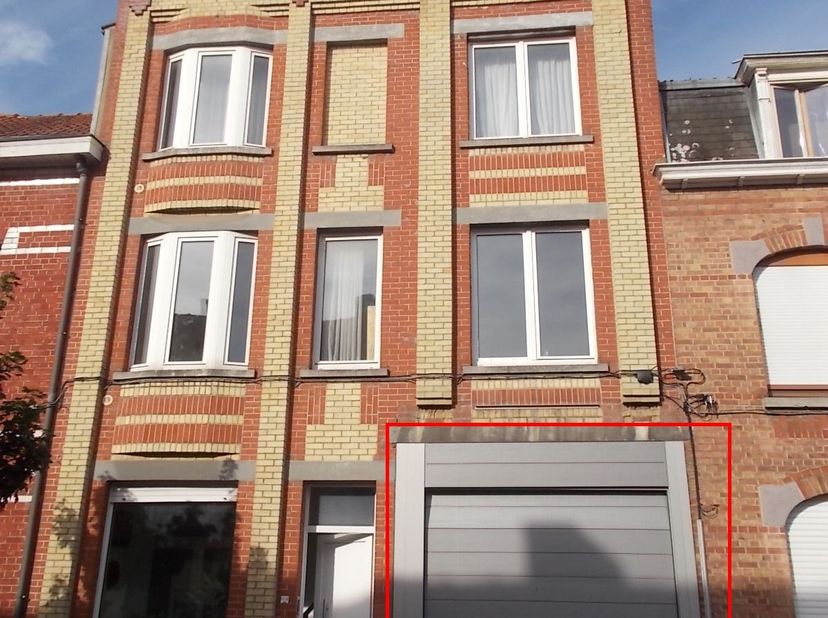 Bien professionnel à louer
                    à 8930 Menen
