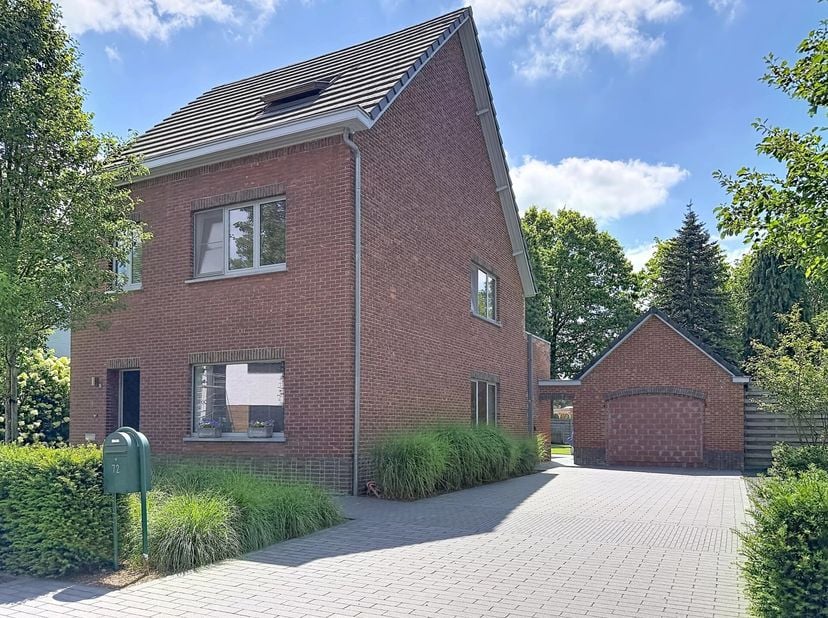 Deze woning is gelegen te Mol-Gompel. Een rustig gehucht in Mol dichtbij het centrum en op wandelafstand van natuurgebied Molderbroek.<br />
Pas bij b