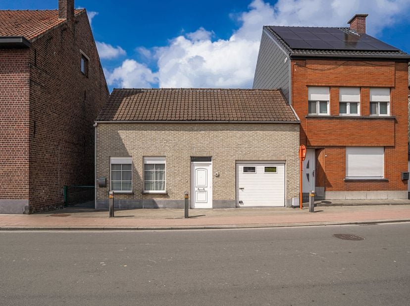 In Opwijk bevindt zich deze charmante woning met een bewoonbare oppervlakte van 135 m² op een perceel van 2a68ca. Bezoeken zijn enkel mogelijk na afsp