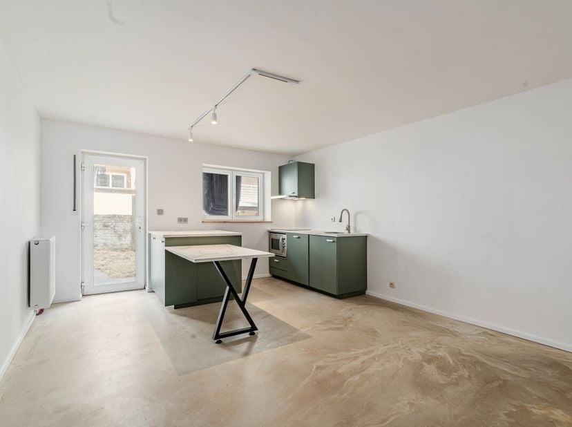 Gerenoveerd appartement in Koksijde, nabij de zeedijk en het centrum. Dit verzorgde appartement combineert een centrale ligging met een aangename priv