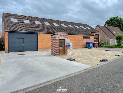                                         Entrepôt sans bureau à louer à Laplaigne, € 835
